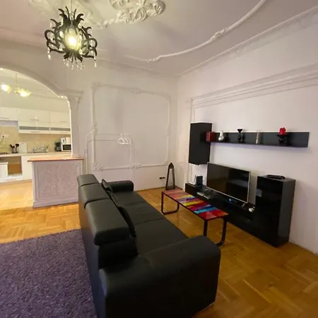 Apartment Promenade Near The Danube *