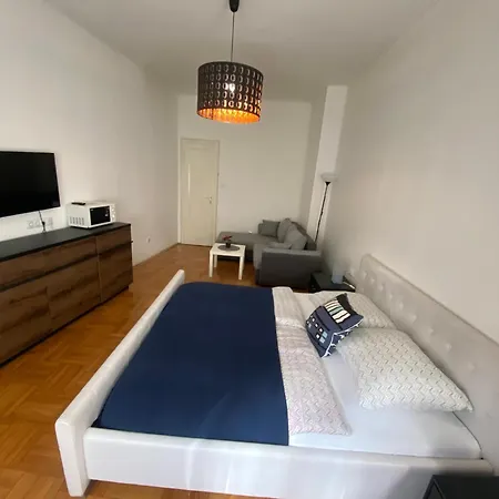 Apartment Promenade Near The Danube *