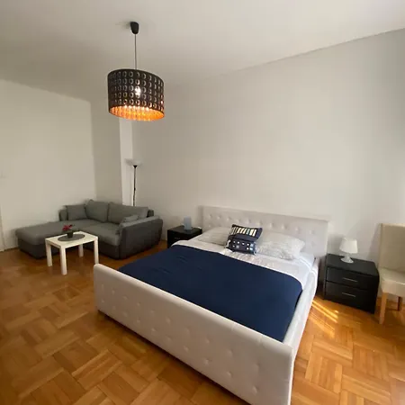 Apartment Promenade Near The Danube *