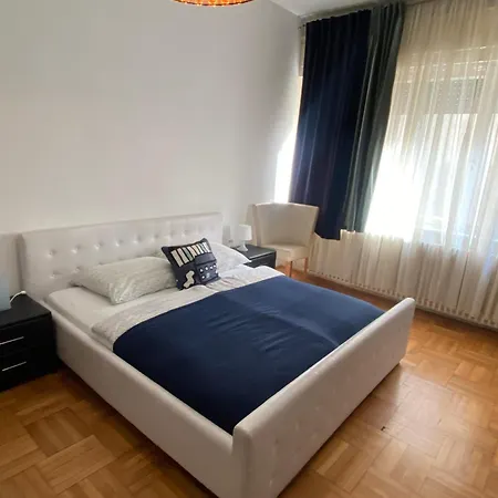 Apartment Promenade Near The Danube *